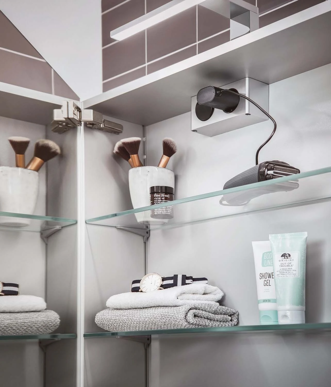 Emco Asis Mee Aufputz-Lichtspiegelschrank 949805053 1200 X 746 Mm, 2-türig, Aluminium 4 Emco Asis Mee Aufputz-Lichtspiegelschrank 949805053 1200 X 746 Mm, 2-türig, Aluminium – Bild 4