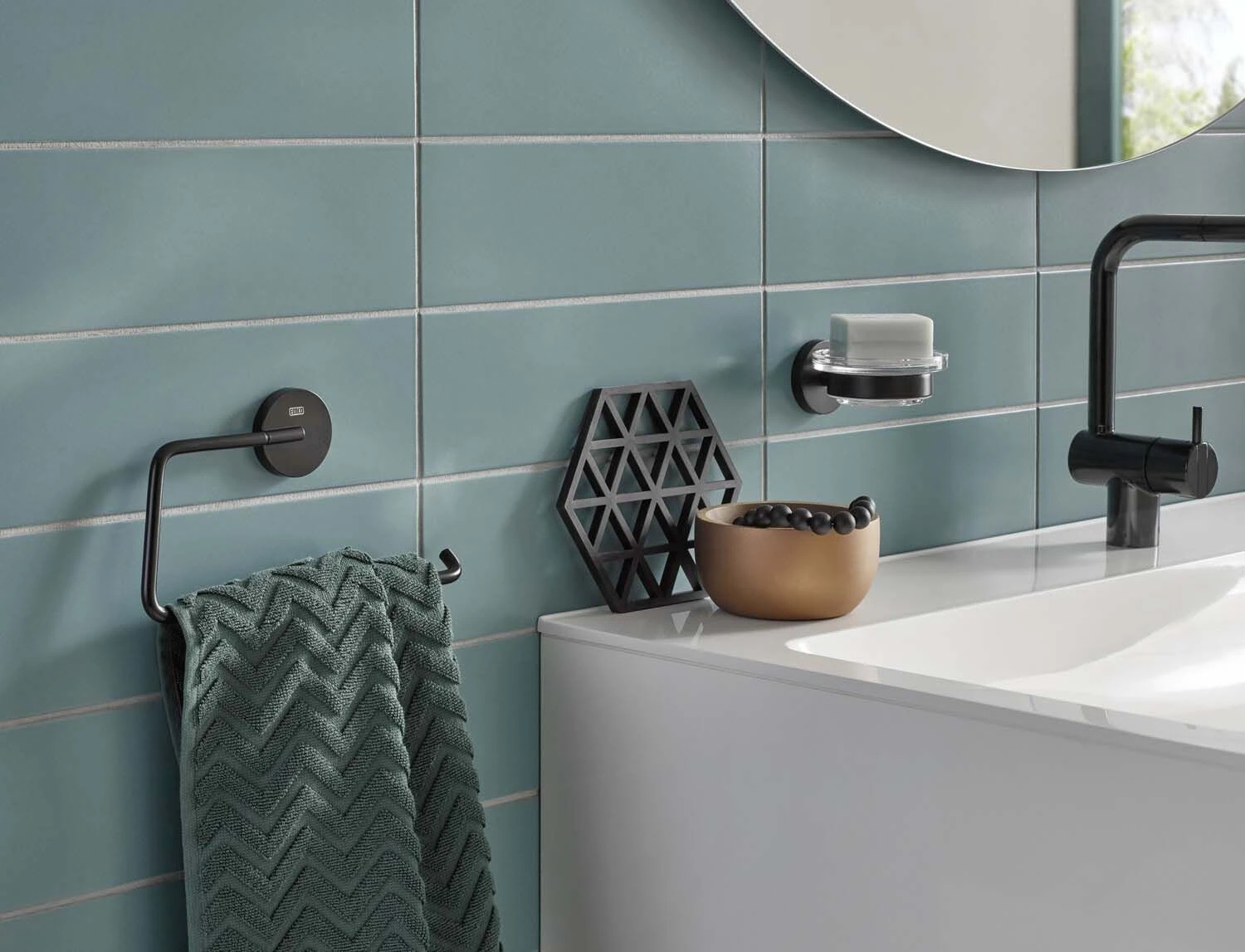 Emco Round Seifenhalter 433000100 Chrom, Schale Kristallglas Klar, In Halter 2 Emco Round Seifenhalter 433000100 Chrom, Schale Kristallglas Klar, In Halter – Bild 2