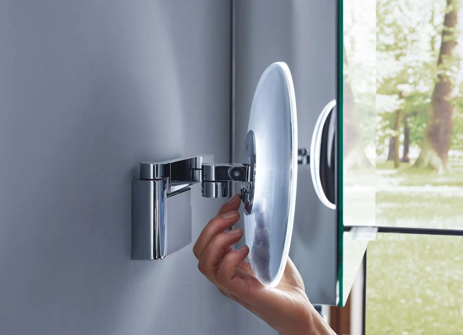 Emco Evo LED-Rasier-/Kosmetikspiegel 109508045 Chrom, Vergrößerung 5-fach, Ø 209 Mm, Rund, Stecker, Lightsystem 5 Emco Evo LED-Rasier-/Kosmetikspiegel 109508045 Chrom, Vergrößerung 5-fach, Ø 209 Mm, Rund, Stecker, Lightsystem – Bild 5