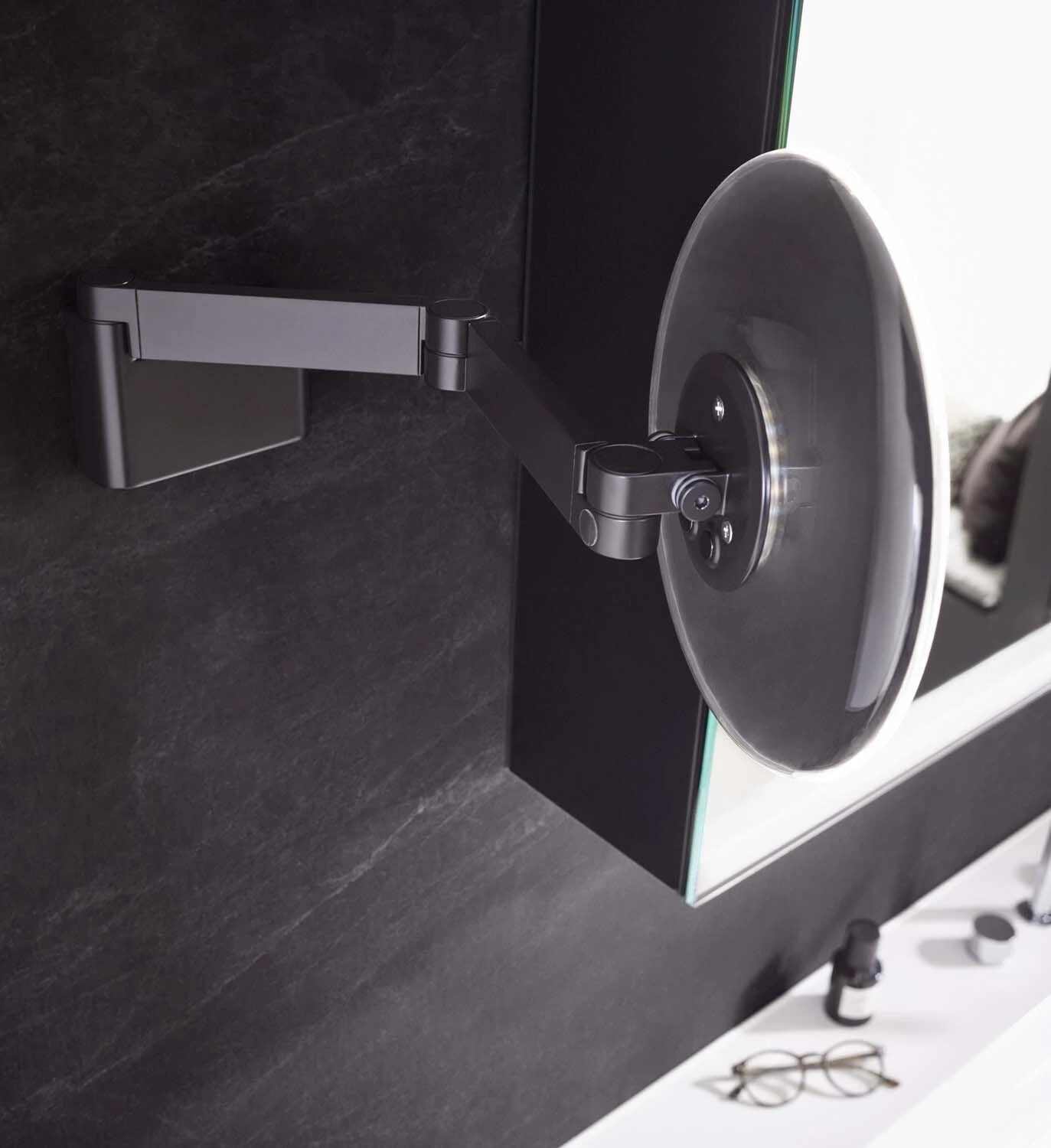 Emco Evo LED-Rasier-/Kosmetikspiegel 109508045 Chrom, Vergrößerung 5-fach, Ø 209 Mm, Rund, Stecker, Lightsystem 9 Emco Evo LED-Rasier-/Kosmetikspiegel 109508045 Chrom, Vergrößerung 5-fach, Ø 209 Mm, Rund, Stecker, Lightsystem – Bild 9