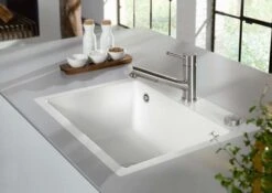 VIEGA Verkäufe -VIEGA Verkäufe Villeroy und Boch Subway Flaechenbuendige Spuele 33092FKG mit Ablaufgarnitur und Excenterbetaetigung Snow White 1